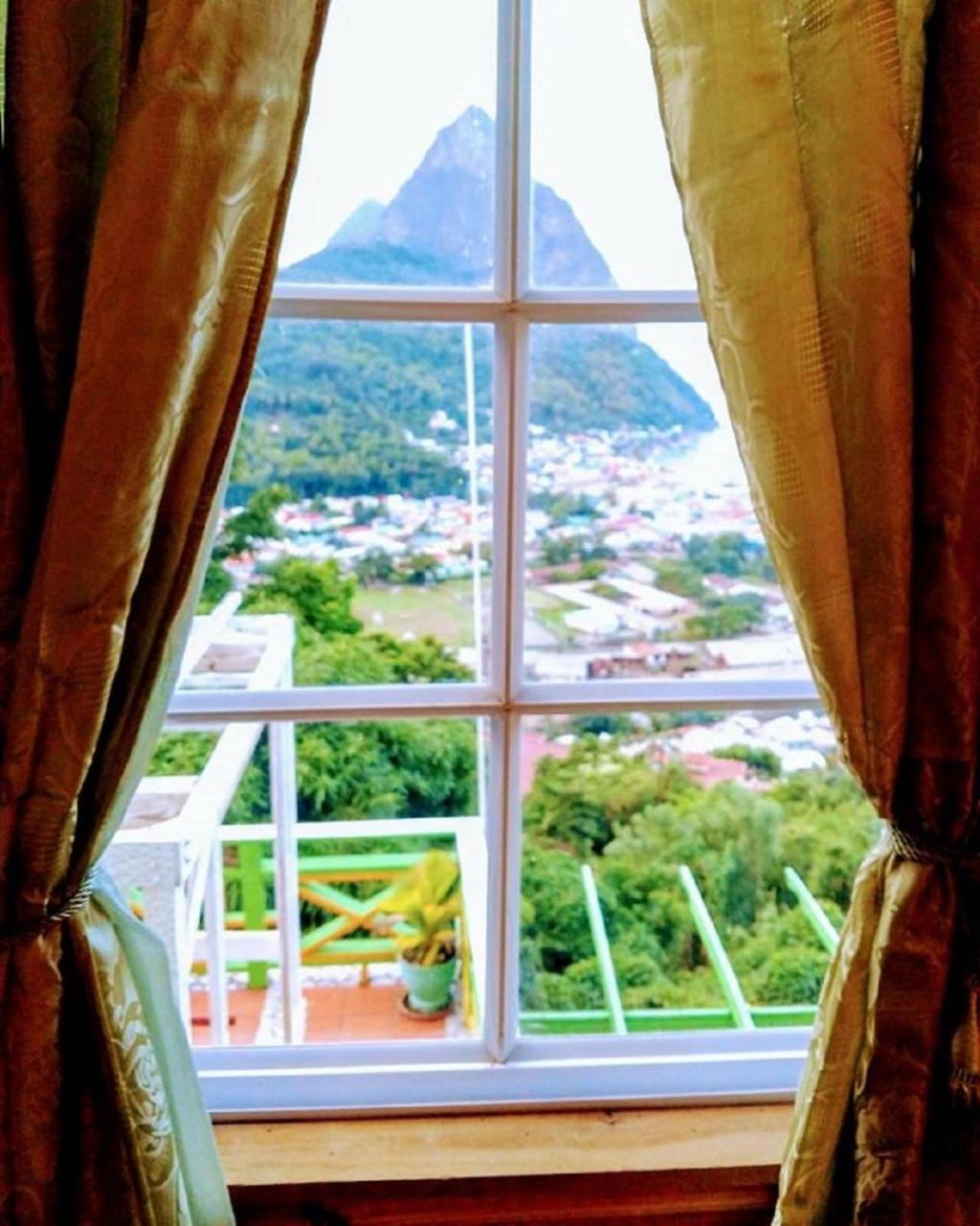 Villa Des Pitons Soufrière Exteriör bild